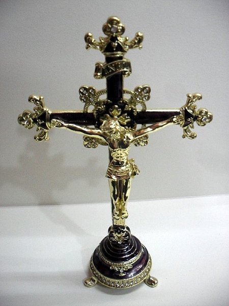 Elegant Cross Statue